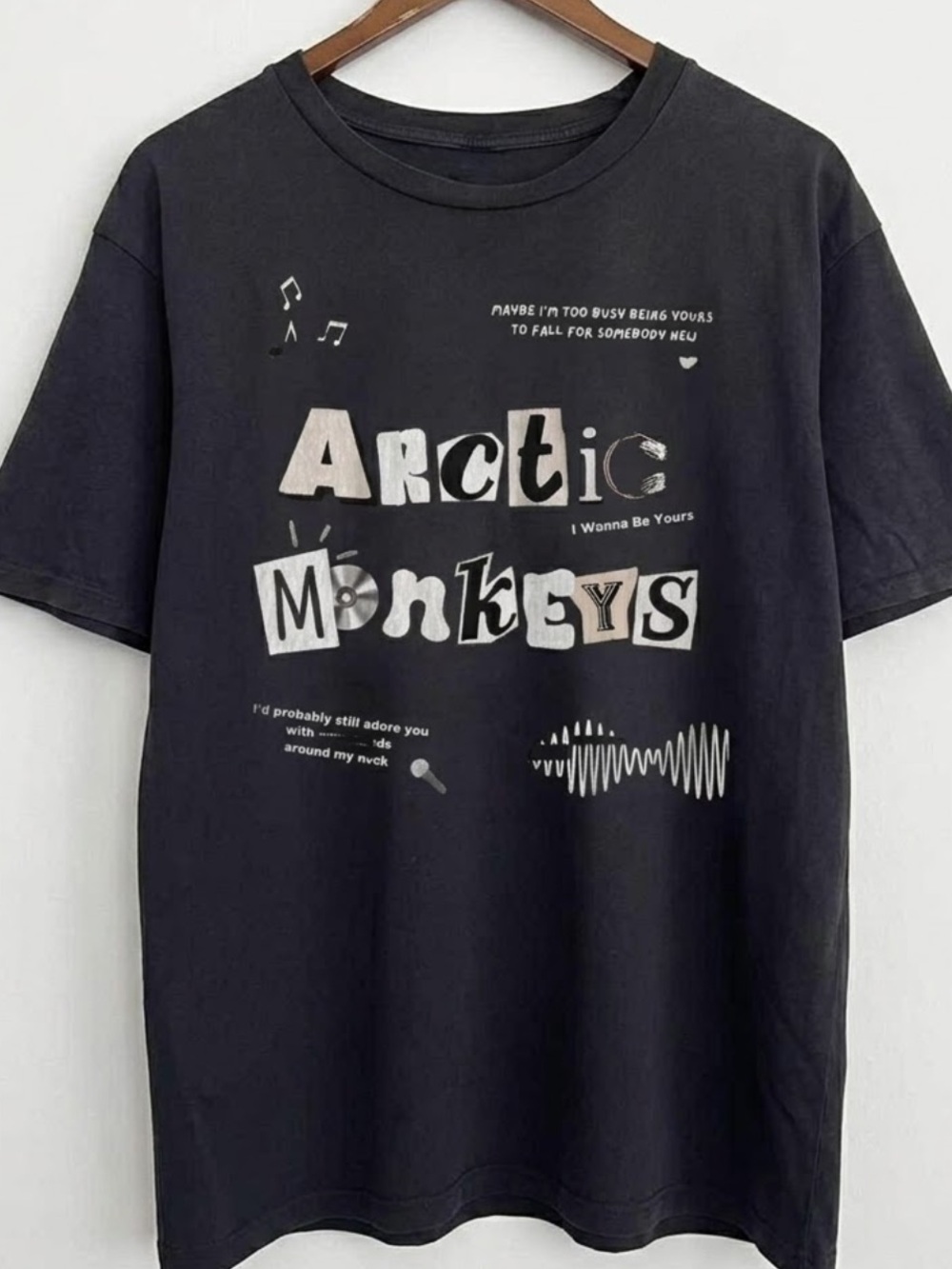 Gildan Black Arctic Monkeys Graphic Tee